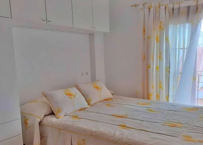 Apartamentos Coral-Mar En El Centro De Nerja *