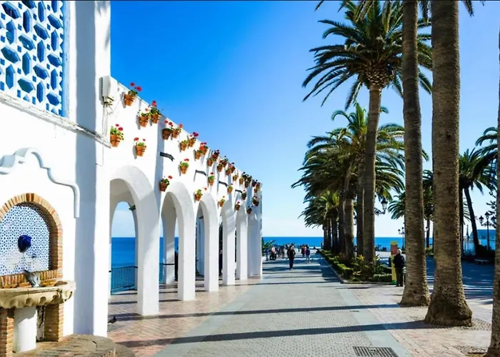 Apartamentos Coral-Mar En El Centro De Nerja Appartement Nerja